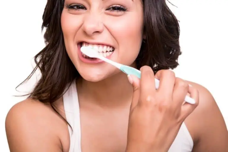 Зъбна плака – кои са причините за образуването й?