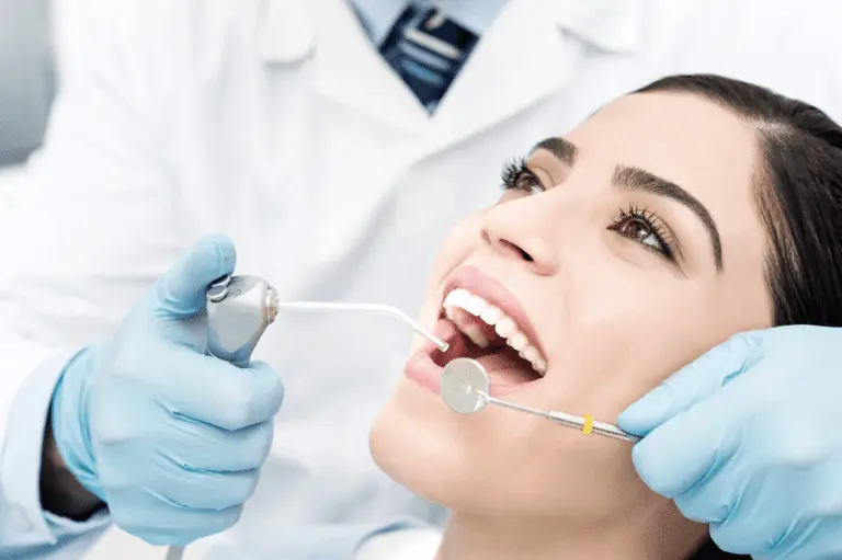 Петна по зъбите – кои са причините?
