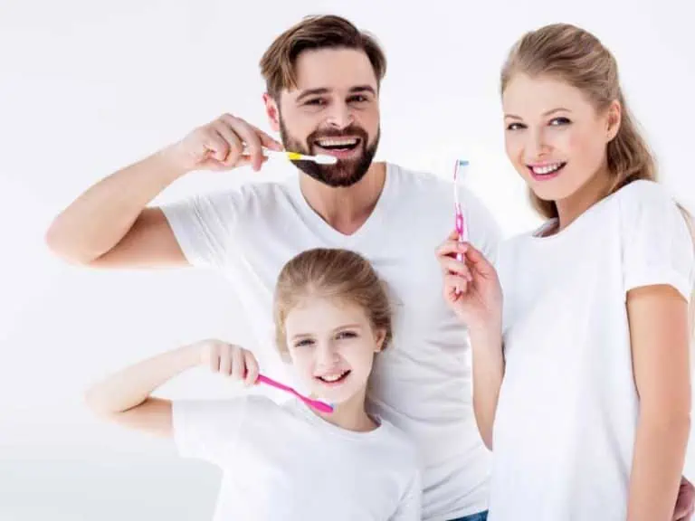 Болка при миене на зъби – ето какво я провокира