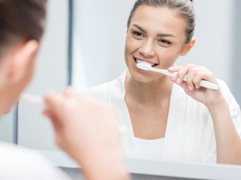 почистване на налепи по зъбите