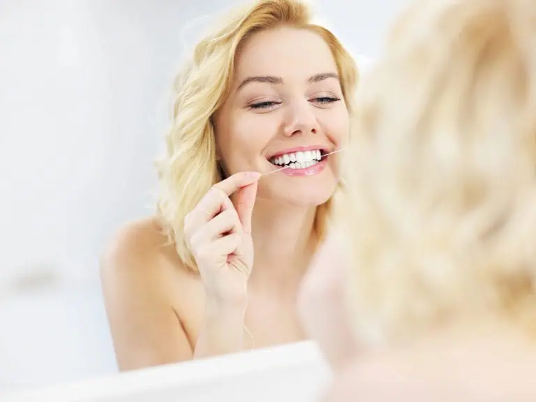 Как се използва конец за зъби?