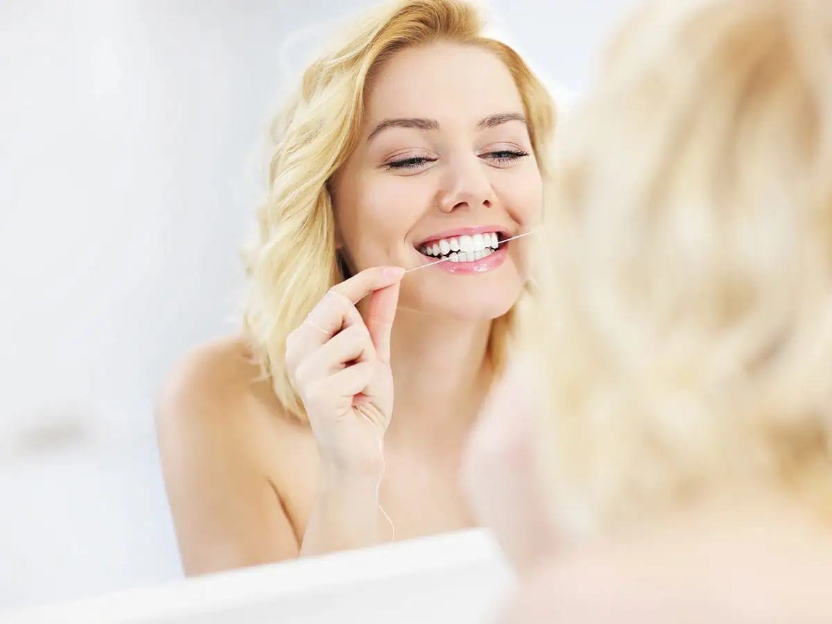 Как се използва конец за зъби?