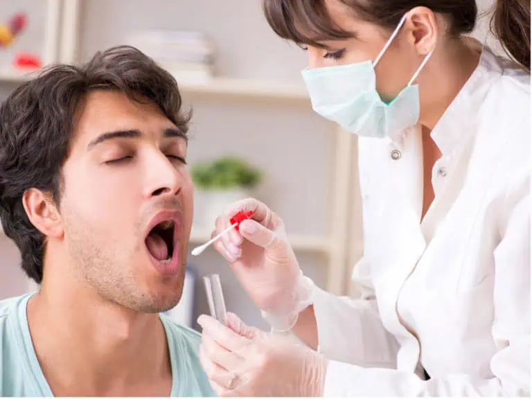 слюнка в устата