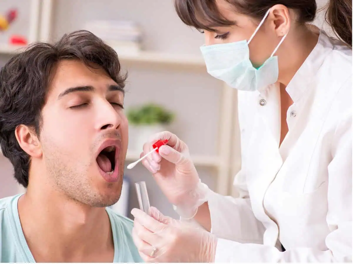 слюнка в устата